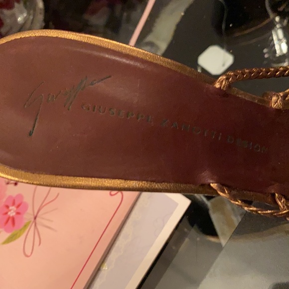 Authentic Guiseppi heals - Picture 4 of 4